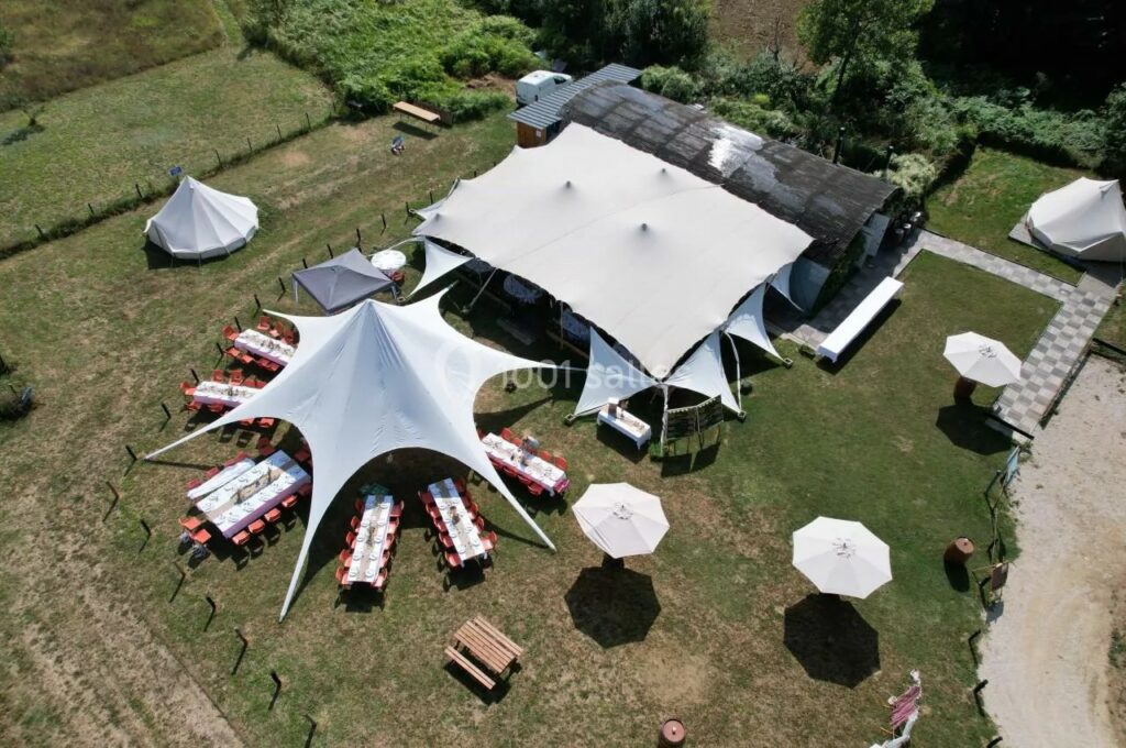 Vue aérienne de notre domaine de réception lors d'un mariage avant fabrication du dôme géodésique